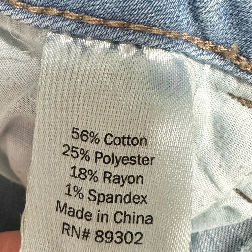 So ultimate curvy high rise jegging size 0. Light wash distressed jeans - Picture 7 of 7